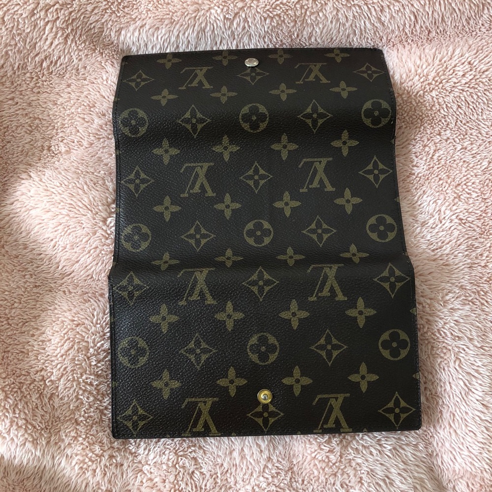 Louis Vuitton Wallet - Picture 4 of 6